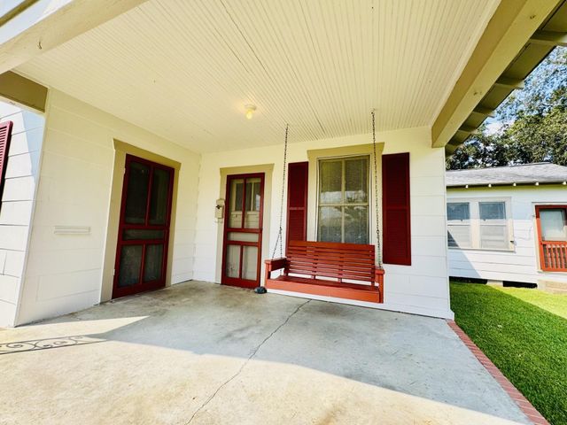 2305 Beaumont Avenue, Liberty, TX 77575