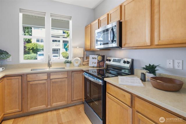 7624 39th Avenue S, Seattle, WA 98118