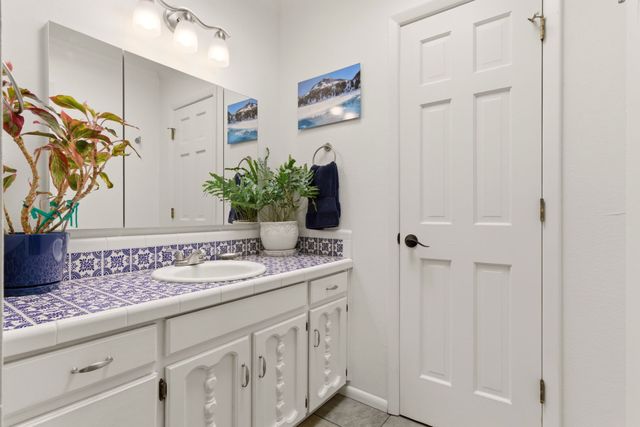 2938 Plaza Azul, Santa Fe, NM 87507