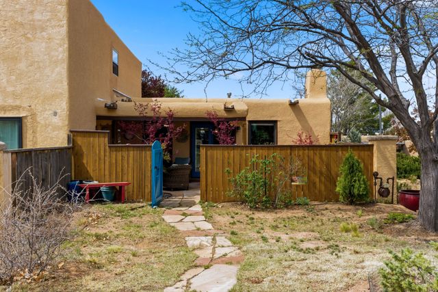 2938 Plaza Azul, Santa Fe, NM 87507