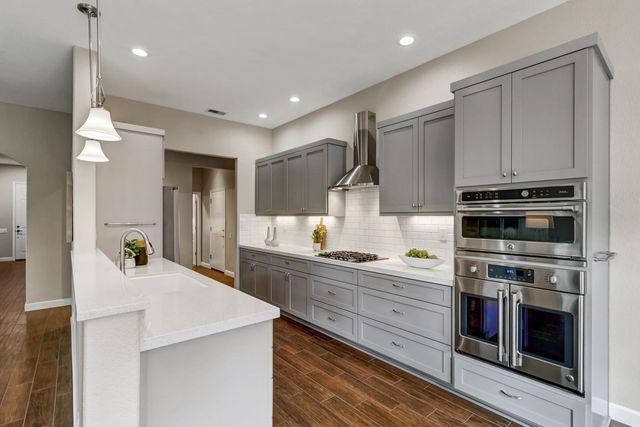 4041 Coldwater Dr, Rocklin, CA 95765