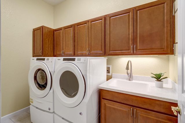 4041 Coldwater Dr, Rocklin, CA 95765