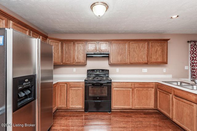 11813 Oak Bay Dr, Louisville, KY 40245