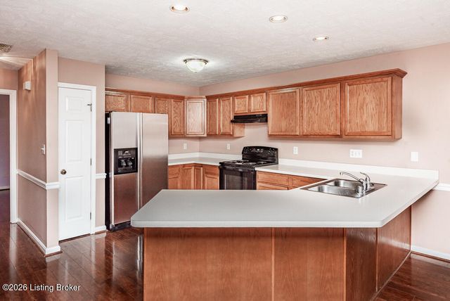 11813 Oak Bay Dr, Louisville, KY 40245