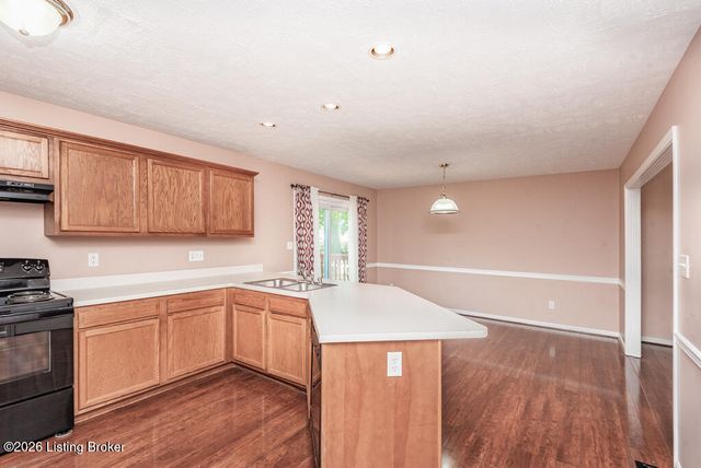 11813 Oak Bay Dr, Louisville, KY 40245