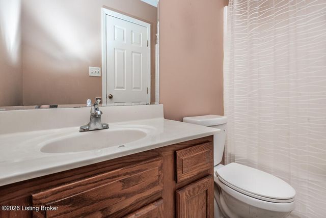 11813 Oak Bay Dr, Louisville, KY 40245