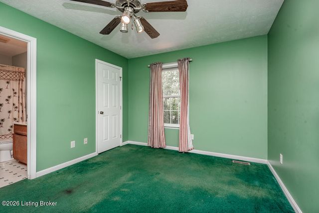 11813 Oak Bay Dr, Louisville, KY 40245