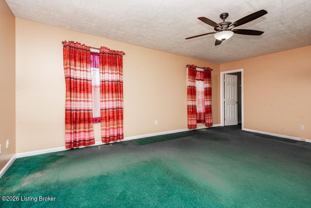 11813 Oak Bay Dr, Louisville, KY 40245