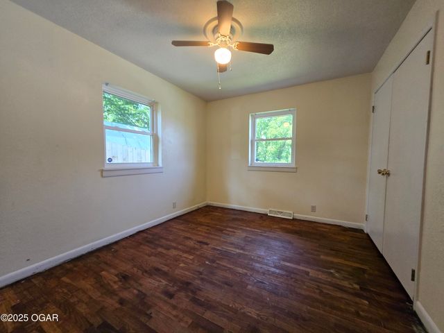 202 S McKinley Avenue, Joplin, MO 64801
