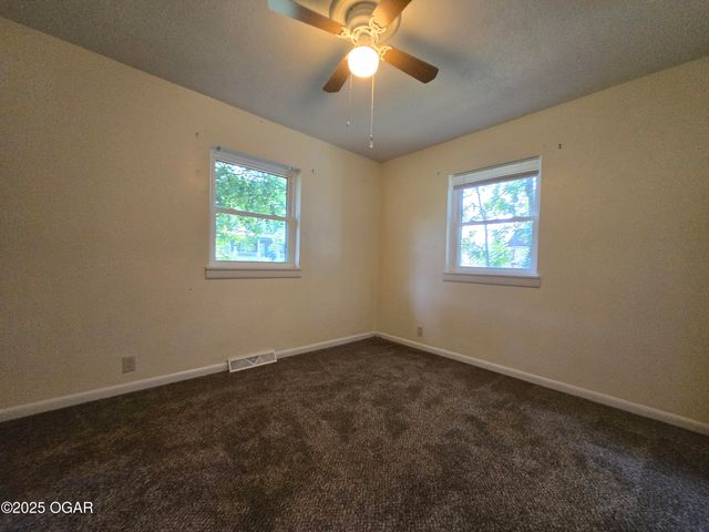 202 S McKinley Avenue, Joplin, MO 64801