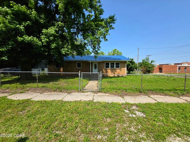 202 S McKinley Avenue, Joplin, MO 64801