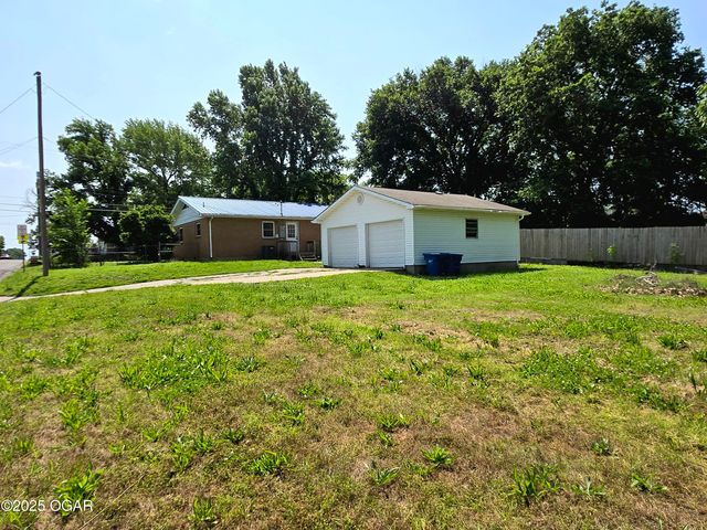202 S McKinley Avenue, Joplin, MO 64801