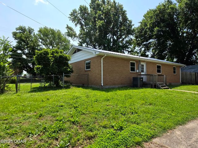 202 S McKinley Avenue, Joplin, MO 64801