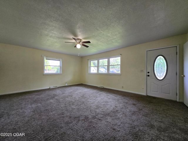 202 S McKinley Avenue, Joplin, MO 64801