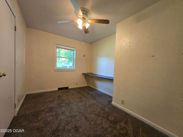202 S McKinley Avenue, Joplin, MO 64801