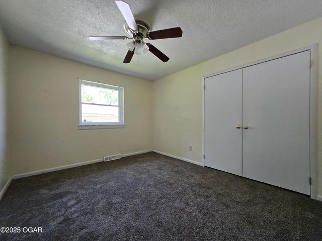 202 S McKinley Avenue, Joplin, MO 64801