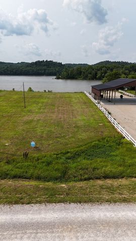 2631 Hardin Bottom River Rd, Clifton, TN 38425