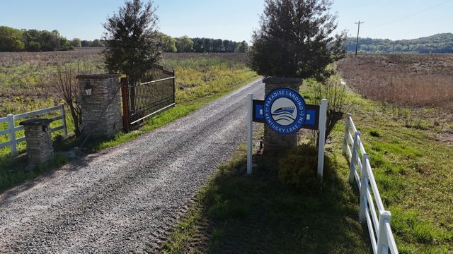 2631 Hardin Bottom River Rd, Clifton, TN 38425