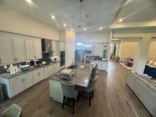 9296 Porto Way, Parkland, FL 33076