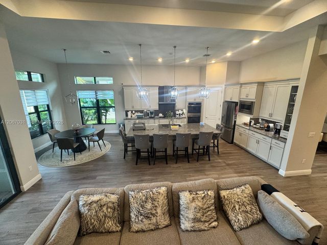 9296 Porto Way, Parkland, FL 33076