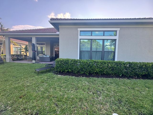 9296 Porto Way, Parkland, FL 33076