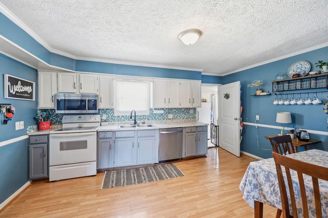 75 Reese Street, Irvine, KY 40336