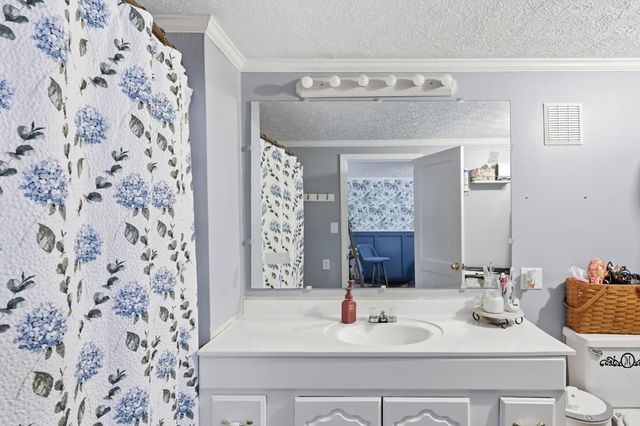 75 Reese Street, Irvine, KY 40336