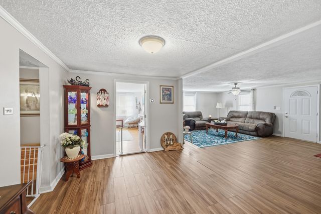 75 Reese Street, Irvine, KY 40336