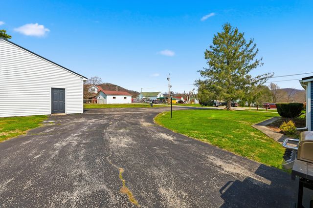 75 Reese Street, Irvine, KY 40336