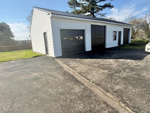 75 Reese Street, Irvine, KY 40336