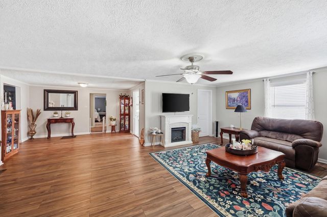 75 Reese Street, Irvine, KY 40336