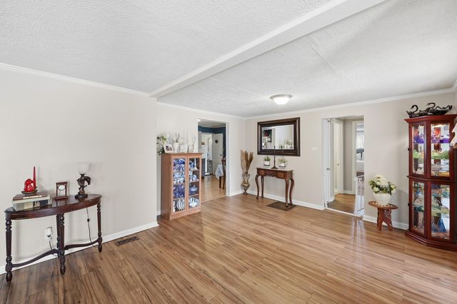 75 Reese Street, Irvine, KY 40336