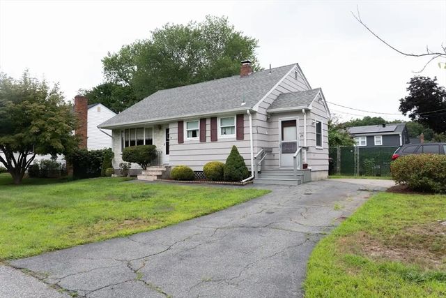 24 Hanson St, Brockton, MA 02302