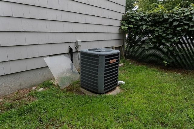 24 Hanson St, Brockton, MA 02302