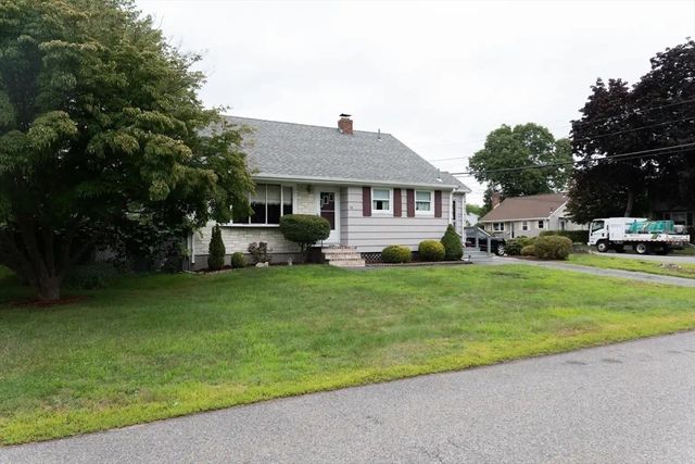 24 Hanson St, Brockton, MA 02302