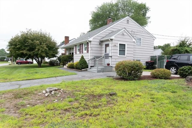 24 Hanson St, Brockton, MA 02302
