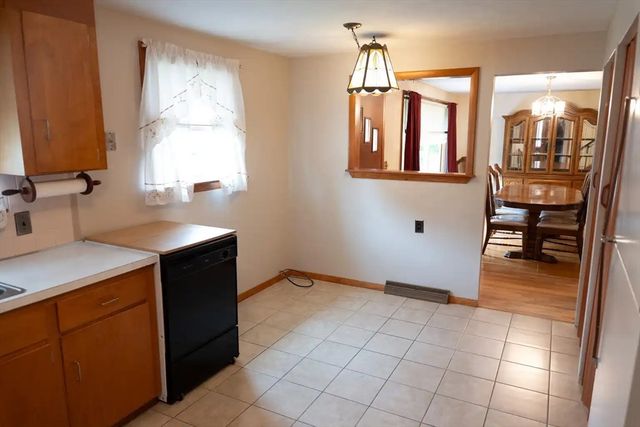 24 Hanson St, Brockton, MA 02302