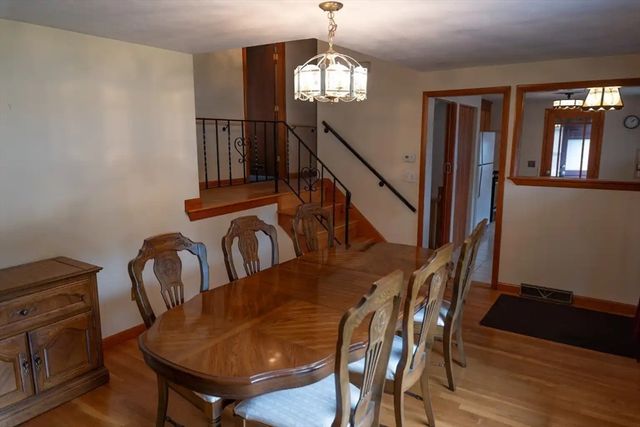 24 Hanson St, Brockton, MA 02302