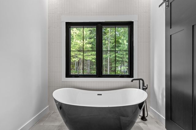 216 Greenwood Rd, Andover, MA 01810