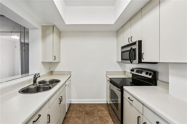 2161 Peachtree NE Road 205, Atlanta, GA 30309