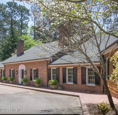 4 Augusta Way, Pinehurst, NC 28374