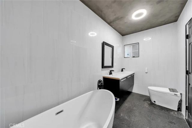 7044 Nestle Avenue, Reseda, CA 91335