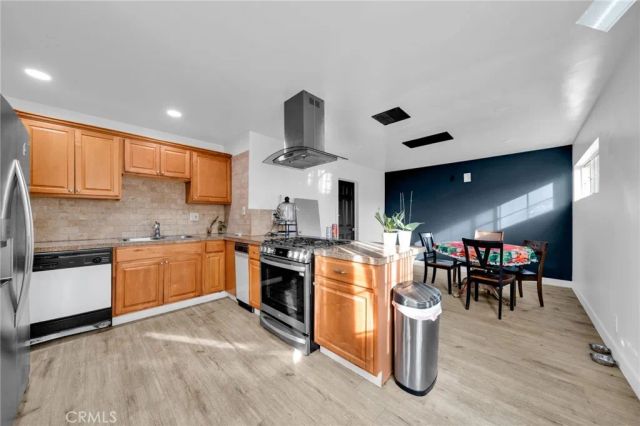 7044 Nestle Avenue, Reseda, CA 91335