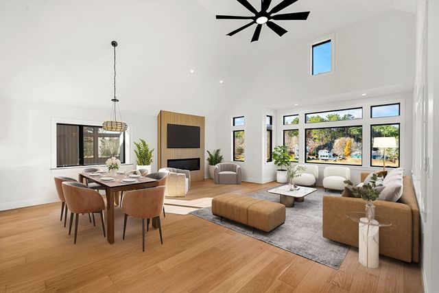 12 Woodward Ave, Gloucester, MA 01930