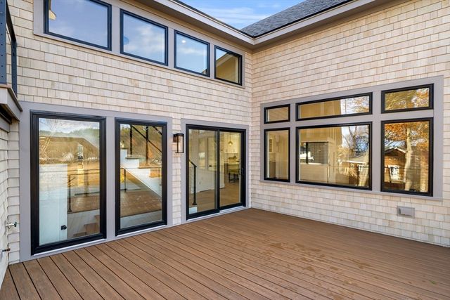 12 Woodward Ave, Gloucester, MA 01930