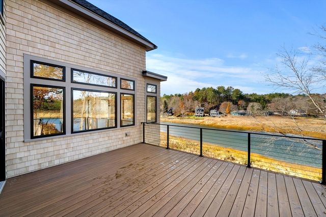 12 Woodward Ave, Gloucester, MA 01930