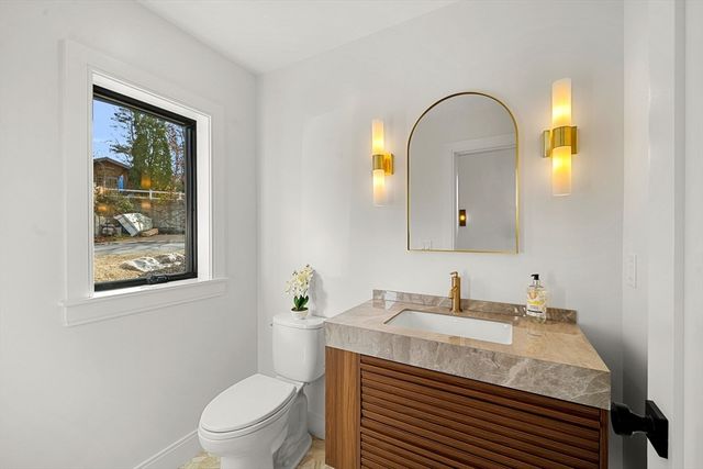 12 Woodward Ave, Gloucester, MA 01930