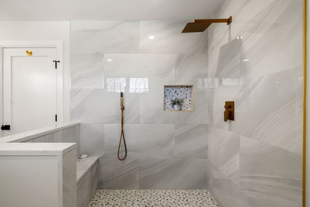 12 Woodward Ave, Gloucester, MA 01930