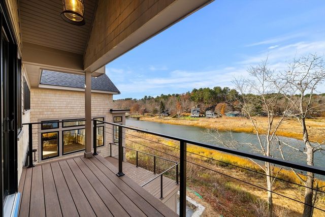 12 Woodward Ave, Gloucester, MA 01930