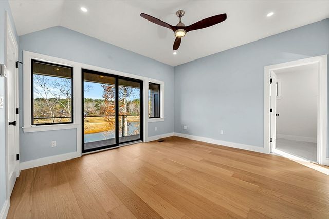 12 Woodward Ave, Gloucester, MA 01930